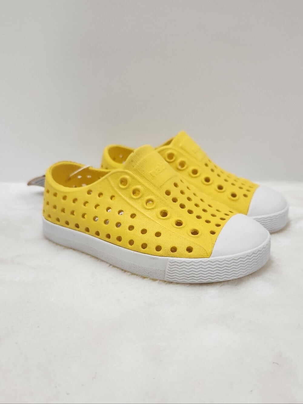 Native Jefferson Crayon Yellow Shell White Perforated Slip On Shoes Size C5 NWT